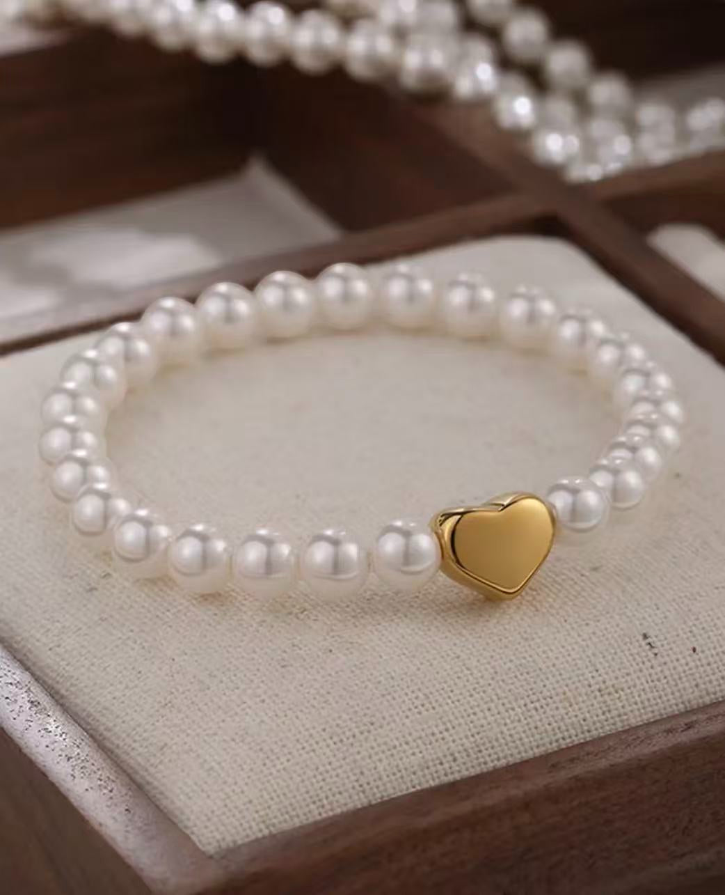 Auric Heart Pearl Bracelet